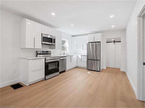 175 York Street, St. Catharines, ON - Indoor Photo Showing Kitchen