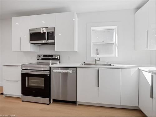 175 York Street, St. Catharines, ON - Indoor Photo Showing Kitchen