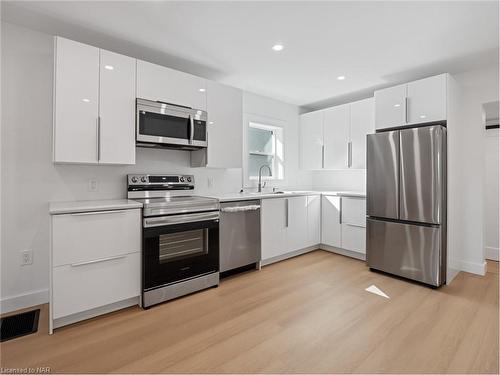 175 York Street, St. Catharines, ON - Indoor Photo Showing Kitchen