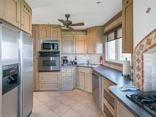 13 Lakewood Crescent, Port Colborne, ON - Indoor Photo Showing Kitchen