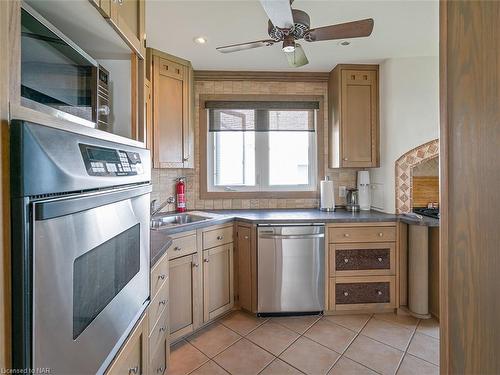 13 Lakewood Crescent, Port Colborne, ON - Indoor Photo Showing Kitchen