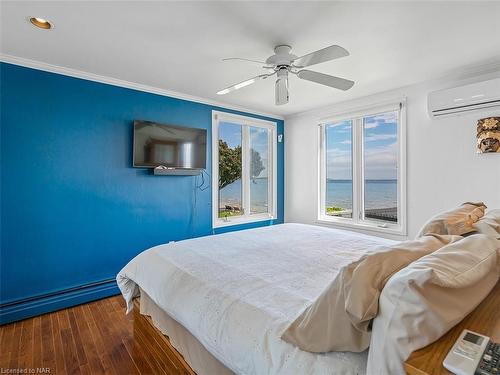 13 Lakewood Crescent, Port Colborne, ON - Indoor Photo Showing Bedroom