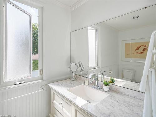 13 Lakewood Crescent, Port Colborne, ON - Indoor Photo Showing Bathroom