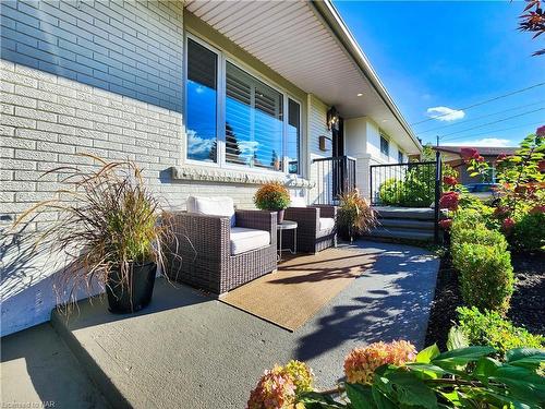 4652 Queensway Gardens, Niagara Falls, ON - Outdoor With Deck Patio Veranda