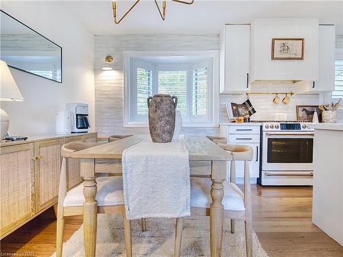 4652 Queensway Gardens, Niagara Falls, ON - Indoor Photo Showing Kitchen