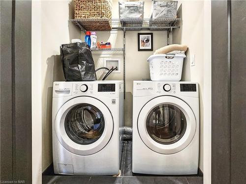 4652 Queensway Gardens, Niagara Falls, ON - Indoor Photo Showing Laundry Room