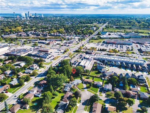 4652 Queensway Gardens, Niagara Falls, ON - Outdoor With View