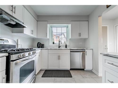 13-110 Silvan Drive, Welland, ON - Indoor Photo Showing Kitchen