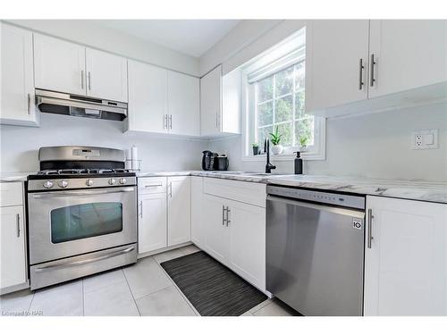 13-110 Silvan Drive, Welland, ON - Indoor Photo Showing Kitchen