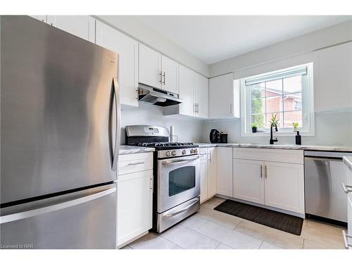 13-110 Silvan Drive, Welland, ON - Indoor Photo Showing Kitchen