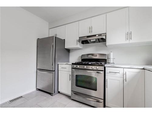 13-110 Silvan Drive, Welland, ON - Indoor Photo Showing Kitchen