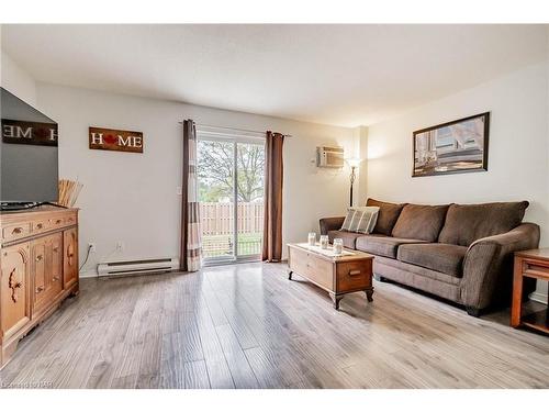 13-110 Silvan Drive, Welland, ON - Indoor Photo Showing Living Room