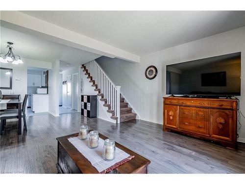 13-110 Silvan Drive, Welland, ON - Indoor Photo Showing Living Room