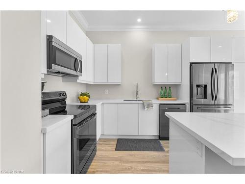 1030 Hansler Road, Welland, ON - Indoor Photo Showing Kitchen