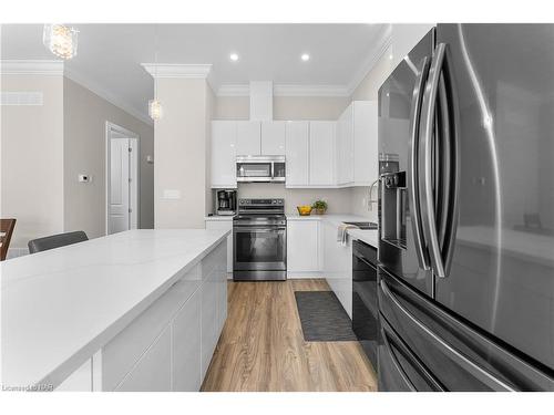 1030 Hansler Road, Welland, ON - Indoor Photo Showing Kitchen With Upgraded Kitchen