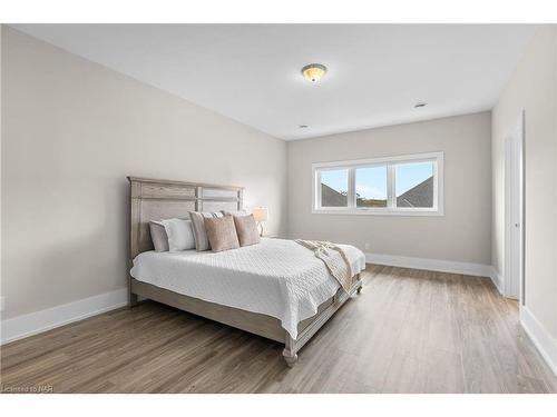 1030 Hansler Road, Welland, ON - Indoor Photo Showing Bedroom