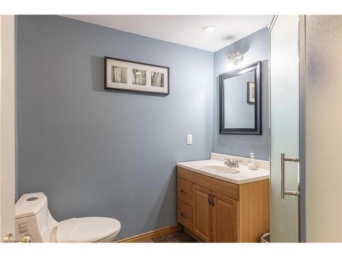 8115 Beaverdams Road, Niagara Falls, ON - Indoor Photo Showing Bathroom