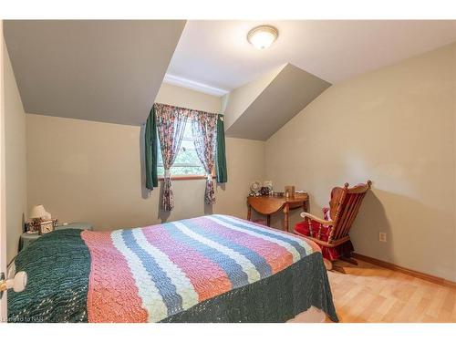 8115 Beaverdams Road, Niagara Falls, ON - Indoor Photo Showing Bedroom