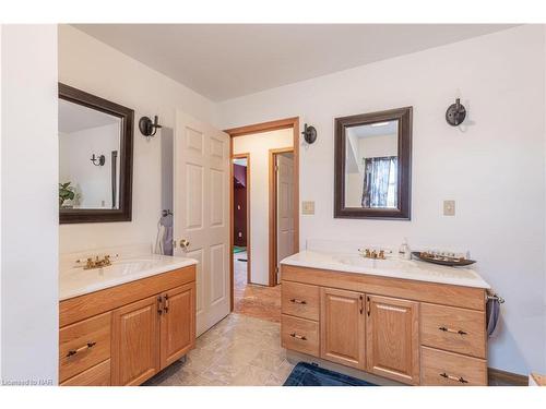 8115 Beaverdams Road, Niagara Falls, ON - Indoor Photo Showing Bathroom