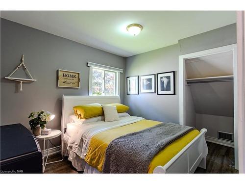 3732 Concord Avenue Avenue, Crystal Beach, ON - Indoor Photo Showing Bedroom