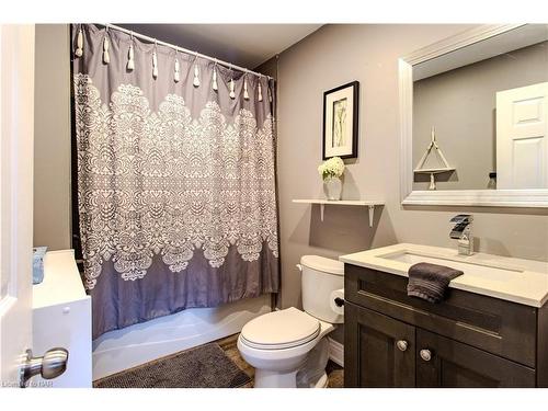 3732 Concord Avenue Avenue, Crystal Beach, ON - Indoor Photo Showing Bathroom