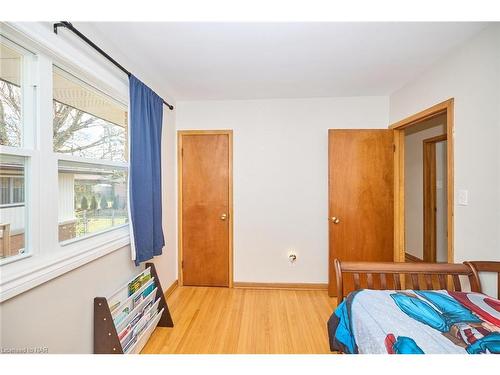 127 Windsor Street, Welland, ON - Indoor Photo Showing Bedroom