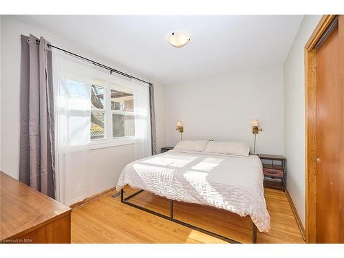 127 Windsor Street, Welland, ON - Indoor Photo Showing Bedroom