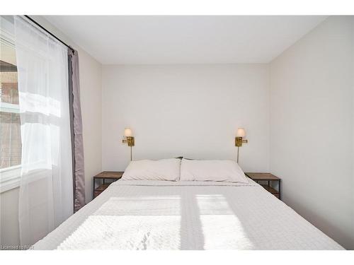 127 Windsor Street, Welland, ON - Indoor Photo Showing Bedroom