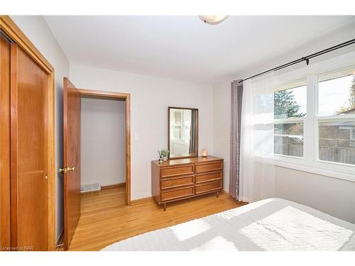 127 Windsor Street, Welland, ON - Indoor Photo Showing Bedroom