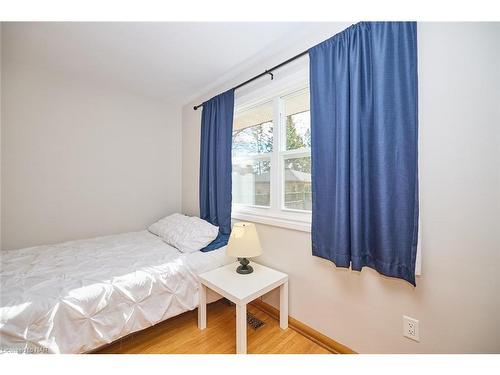 127 Windsor Street, Welland, ON - Indoor Photo Showing Bedroom