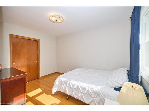 127 Windsor Street, Welland, ON - Indoor Photo Showing Bedroom