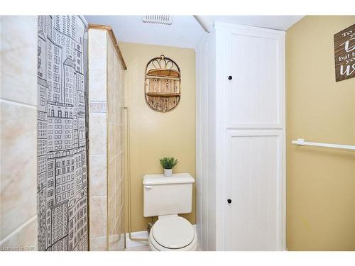 127 Windsor Street, Welland, ON - Indoor Photo Showing Bathroom