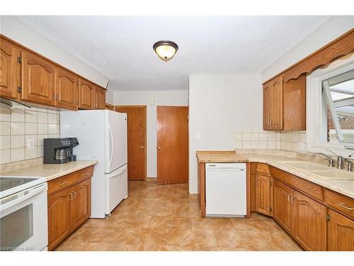 127 Windsor Street, Welland, ON - Indoor Photo Showing Kitchen