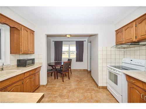 127 Windsor Street, Welland, ON - Indoor Photo Showing Kitchen