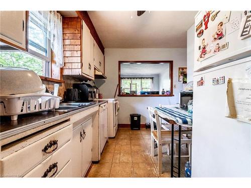 6385 Wendy Drive, Niagara Falls, ON - Indoor Photo Showing Kitchen