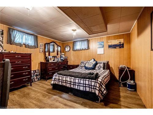 6385 Wendy Drive, Niagara Falls, ON - Indoor Photo Showing Bedroom