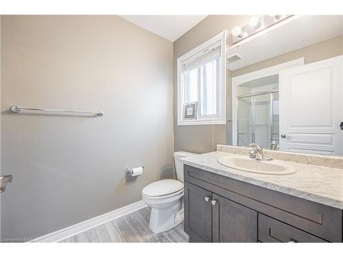 10 Bergenstein Crescent, Fonthill, ON - Indoor Photo Showing Bathroom