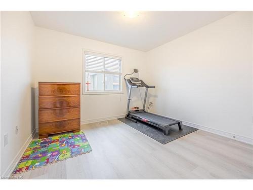 10 Bergenstein Crescent, Fonthill, ON - Indoor Photo Showing Gym Room