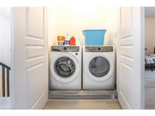 10 Bergenstein Crescent, Fonthill, ON - Indoor Photo Showing Laundry Room