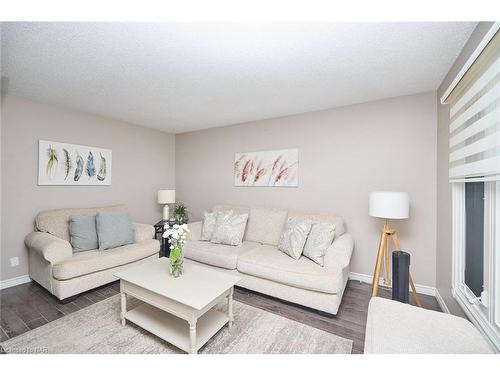 118 Rockwood Avenue, St. Catharines, ON - Indoor Photo Showing Living Room