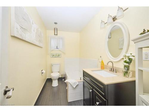 118 Rockwood Avenue, St. Catharines, ON - Indoor Photo Showing Bathroom