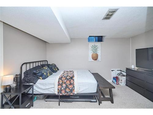 118 Rockwood Avenue, St. Catharines, ON - Indoor Photo Showing Bedroom