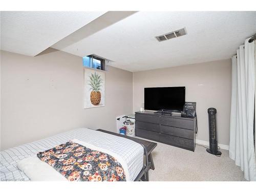 118 Rockwood Avenue, St. Catharines, ON - Indoor Photo Showing Bedroom