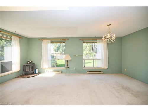 4491 Elmwood Avenue, Niagara Falls, ON - Indoor Photo Showing Other Room