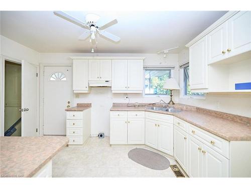 4491 Elmwood Avenue, Niagara Falls, ON - Indoor Photo Showing Kitchen With Double Sink