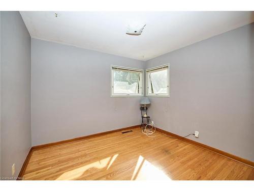 4491 Elmwood Avenue, Niagara Falls, ON - Indoor Photo Showing Other Room