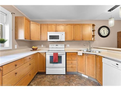 55 Thorold Avenue, Thorold, ON - Indoor Photo Showing Kitchen With Double Sink