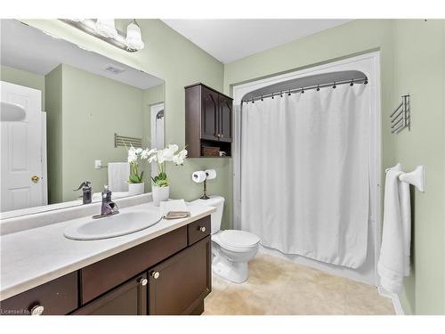 55 Thorold Avenue, Thorold, ON - Indoor Photo Showing Bathroom