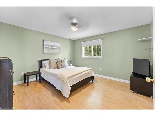 55 Thorold Avenue, Thorold, ON - Indoor Photo Showing Bedroom