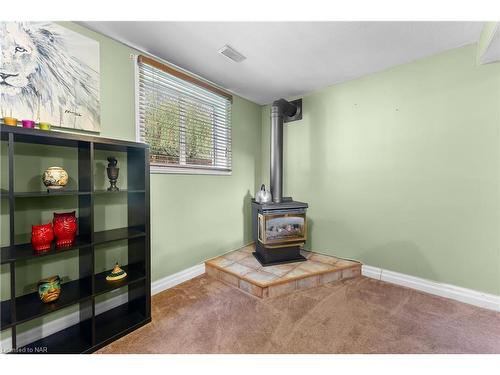 55 Thorold Avenue, Thorold, ON - Indoor With Fireplace